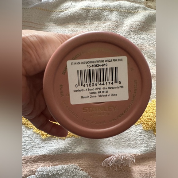 Stanley The Fall Refresh Quencher H20 in Antique Pink limited edition. - Picture 7 of 7